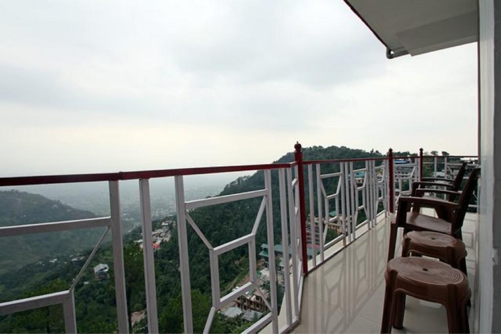 Hotel Deodar Villa Dharamshala Oda fotoğraf
